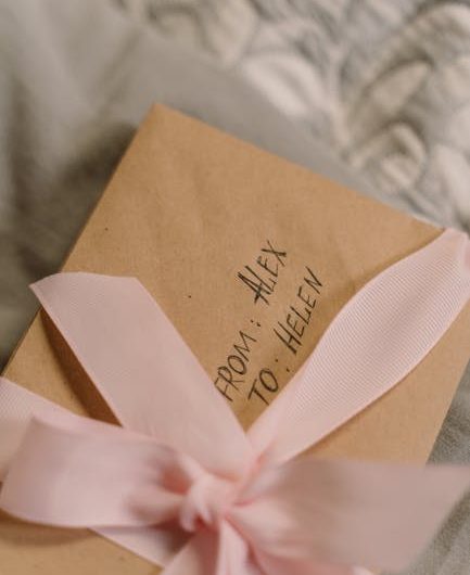 Какой цветок купить в подарок