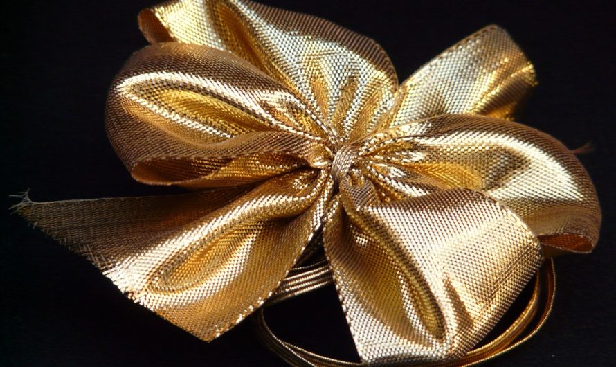 Какой подарок подарить женщине на 50