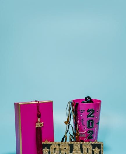 Что подарить пожилой женщине