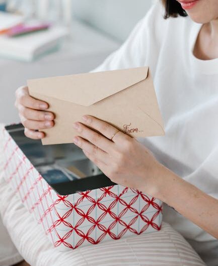 Что подарить коллегам на 8 марта