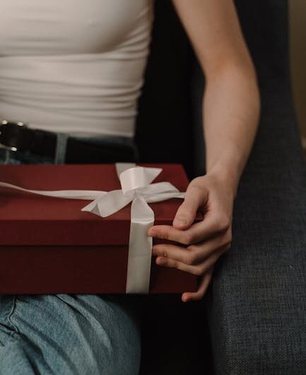 Что подарить на права