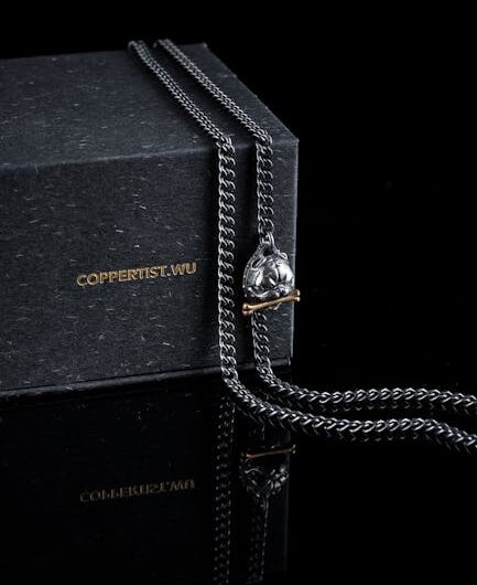 Что можно купить в подарок женщине