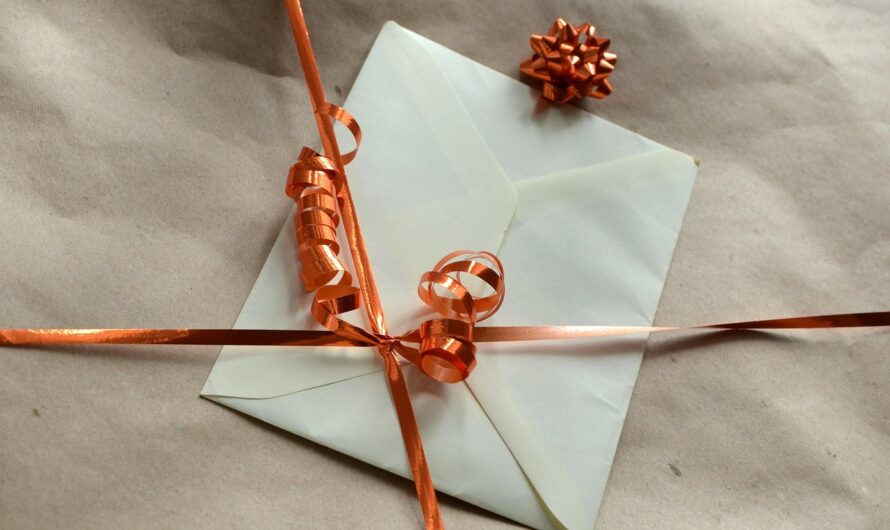 Какой подарок можно подарить девушке