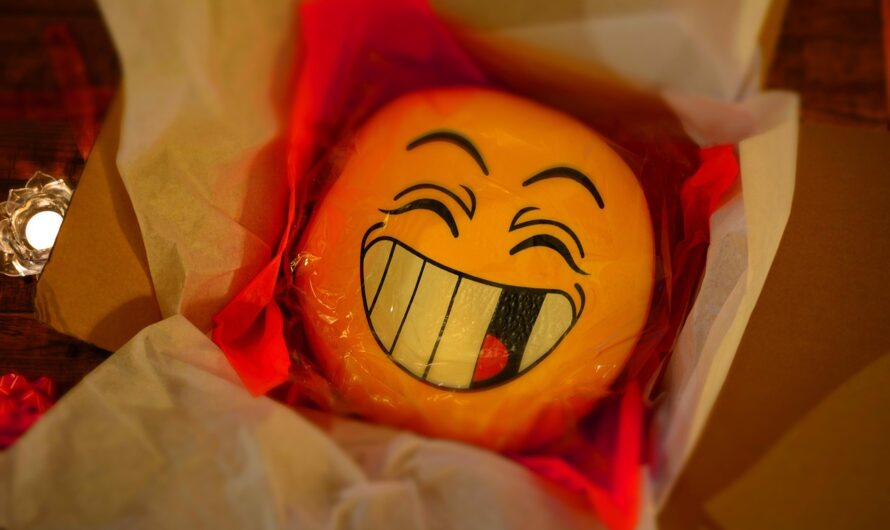 Что подарить младшему