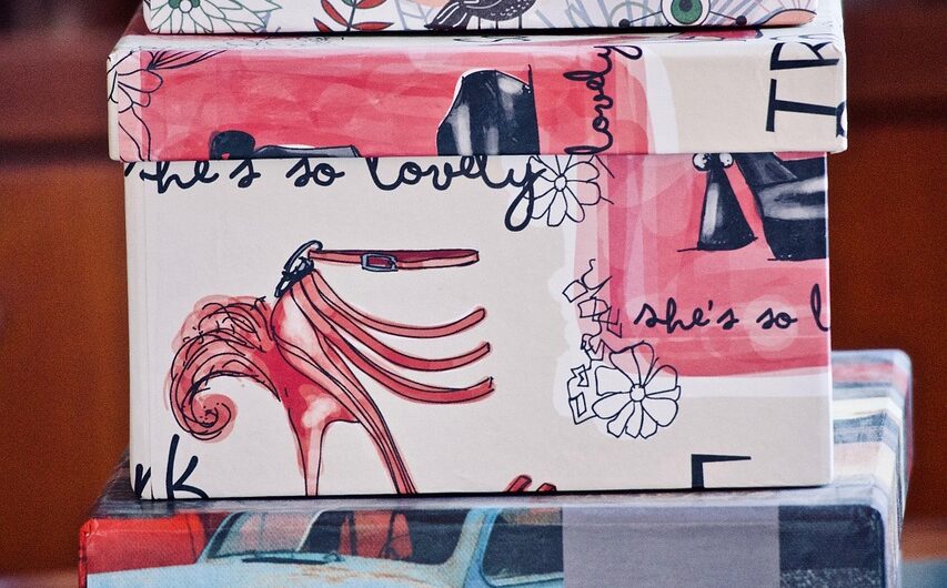 Подарок девушке на год